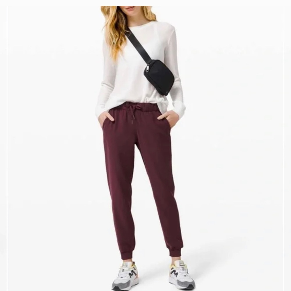 Lululemon On The Fly Jogger Size 10 BNWT